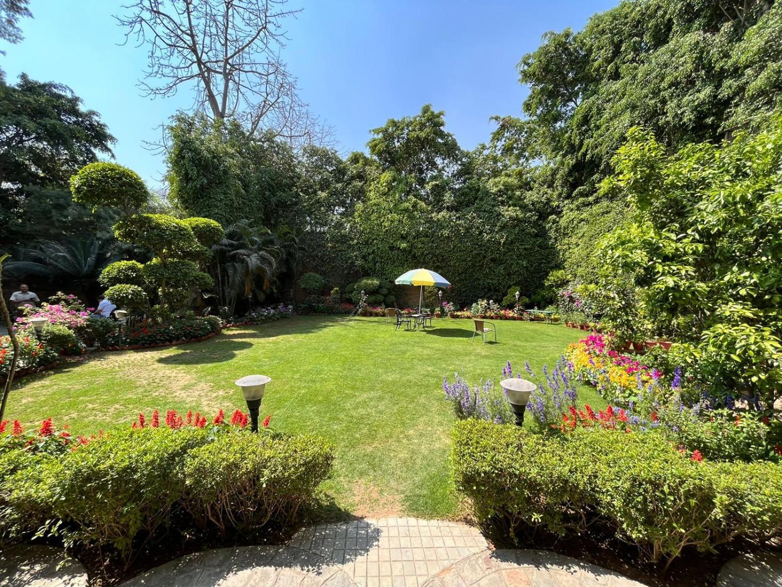 The Estate Villa Nueva Delhi Exterior foto