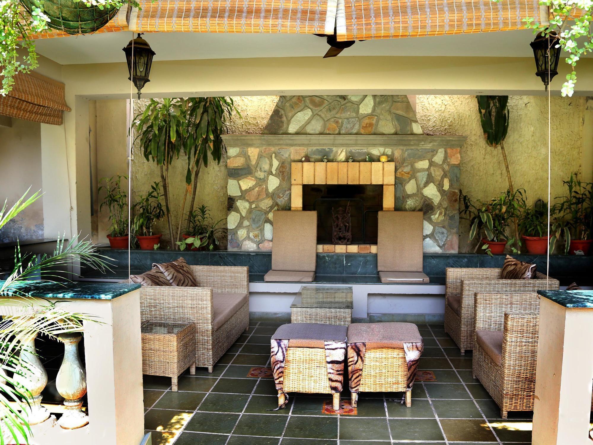 The Estate Villa Nueva Delhi Exterior foto